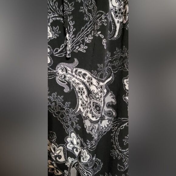 #159 Apt 9 Black with white floral Top Size:1x - Picture 7 of 8